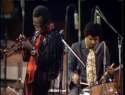 A still from the Berlin DVD.  Dig the neck wear.