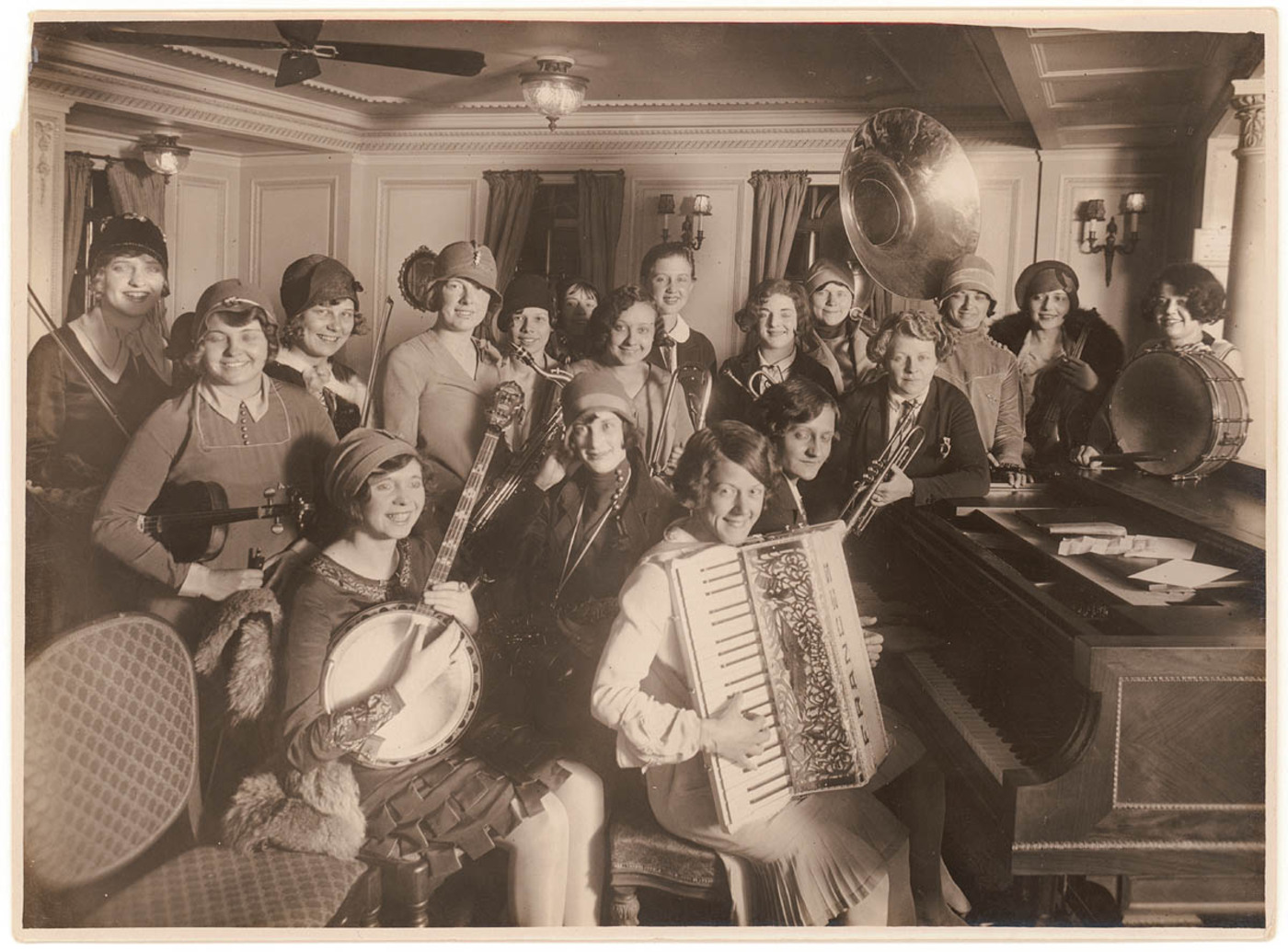 Women's_jazz_band_on_a_ship_(24974393973)